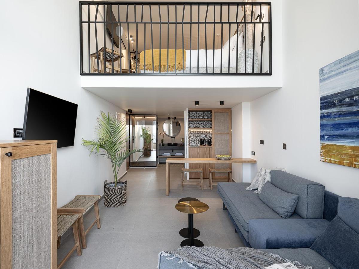 העיירה רתימנו Calla Luxury Seafront Suites מראה חיצוני תמונה