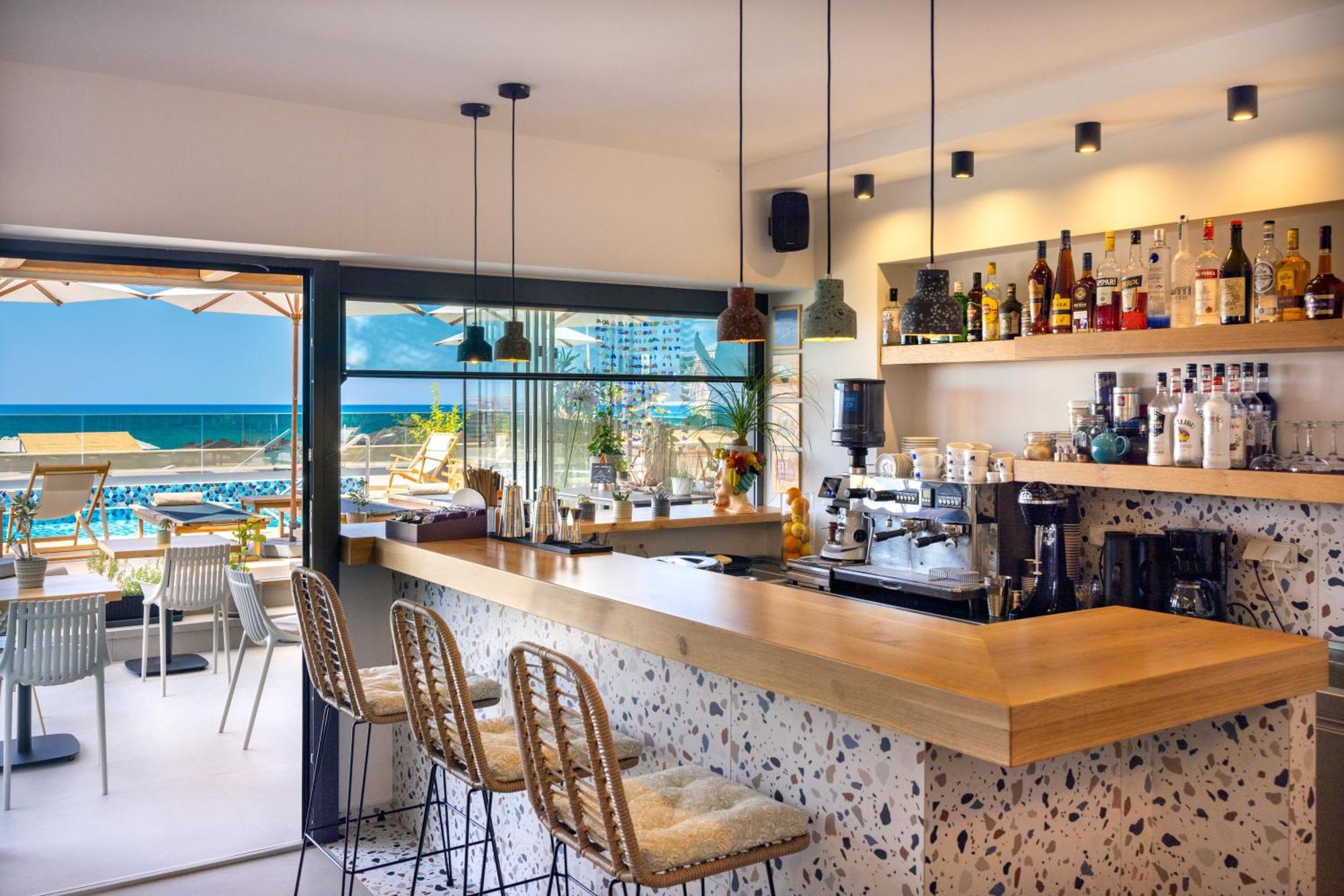 העיירה רתימנו Calla Luxury Seafront Suites מראה חיצוני תמונה