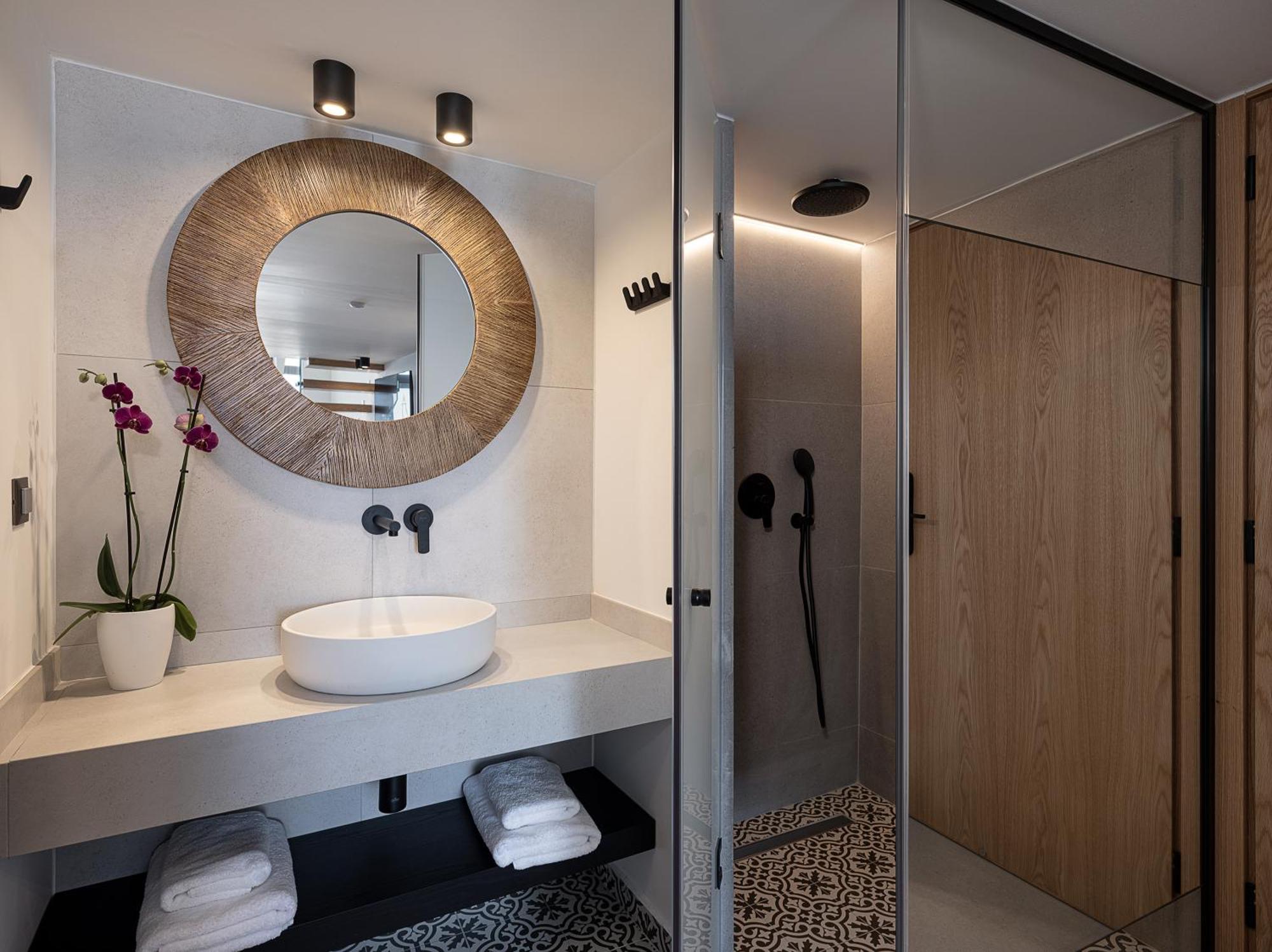 העיירה רתימנו Calla Luxury Seafront Suites מראה חיצוני תמונה