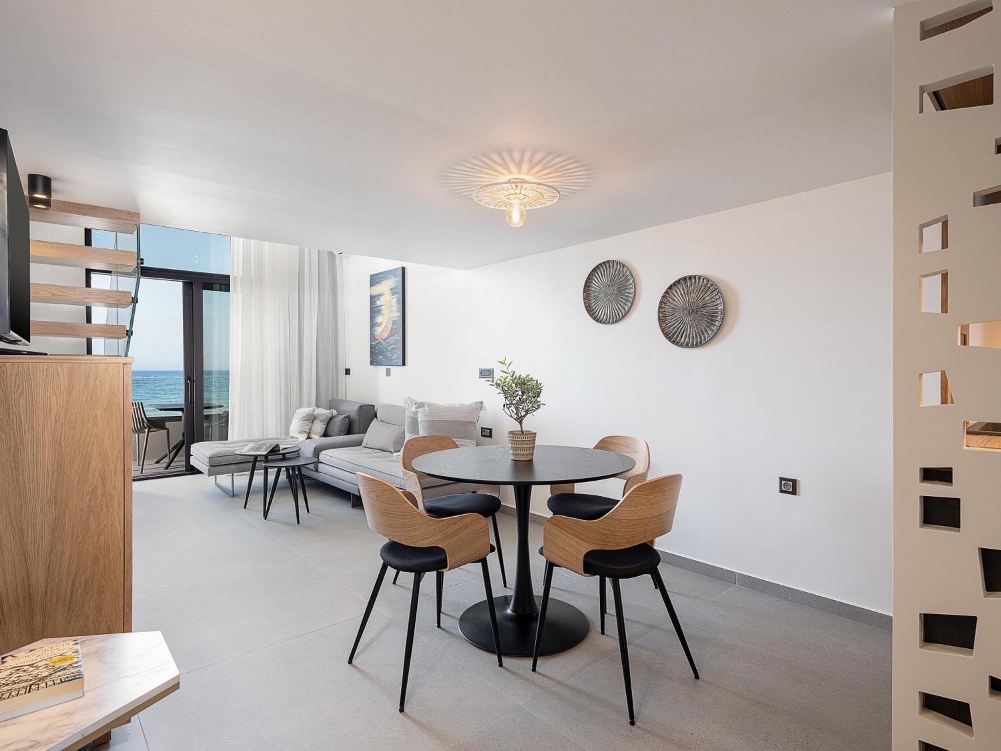 העיירה רתימנו Calla Luxury Seafront Suites מראה חיצוני תמונה