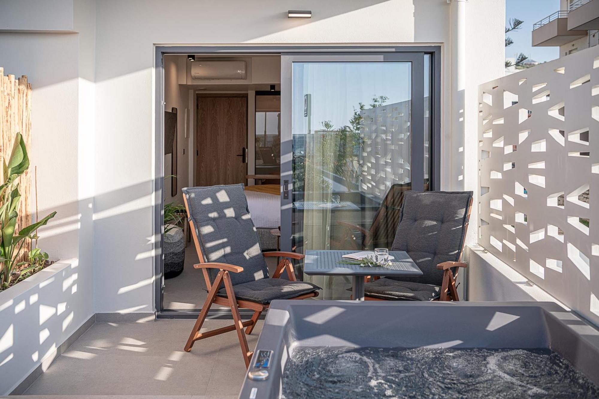 העיירה רתימנו Calla Luxury Seafront Suites מראה חיצוני תמונה