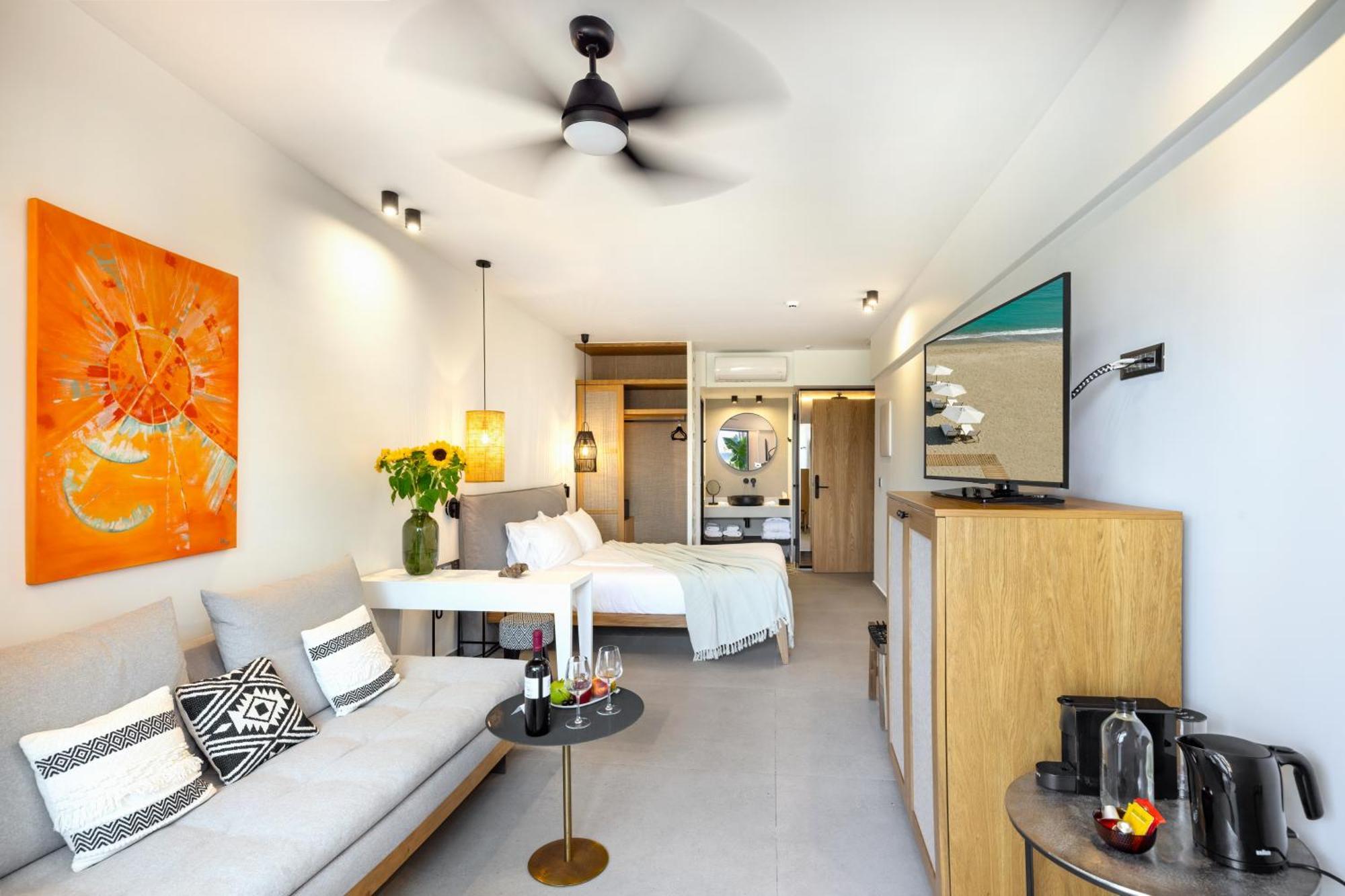 העיירה רתימנו Calla Luxury Seafront Suites מראה חיצוני תמונה