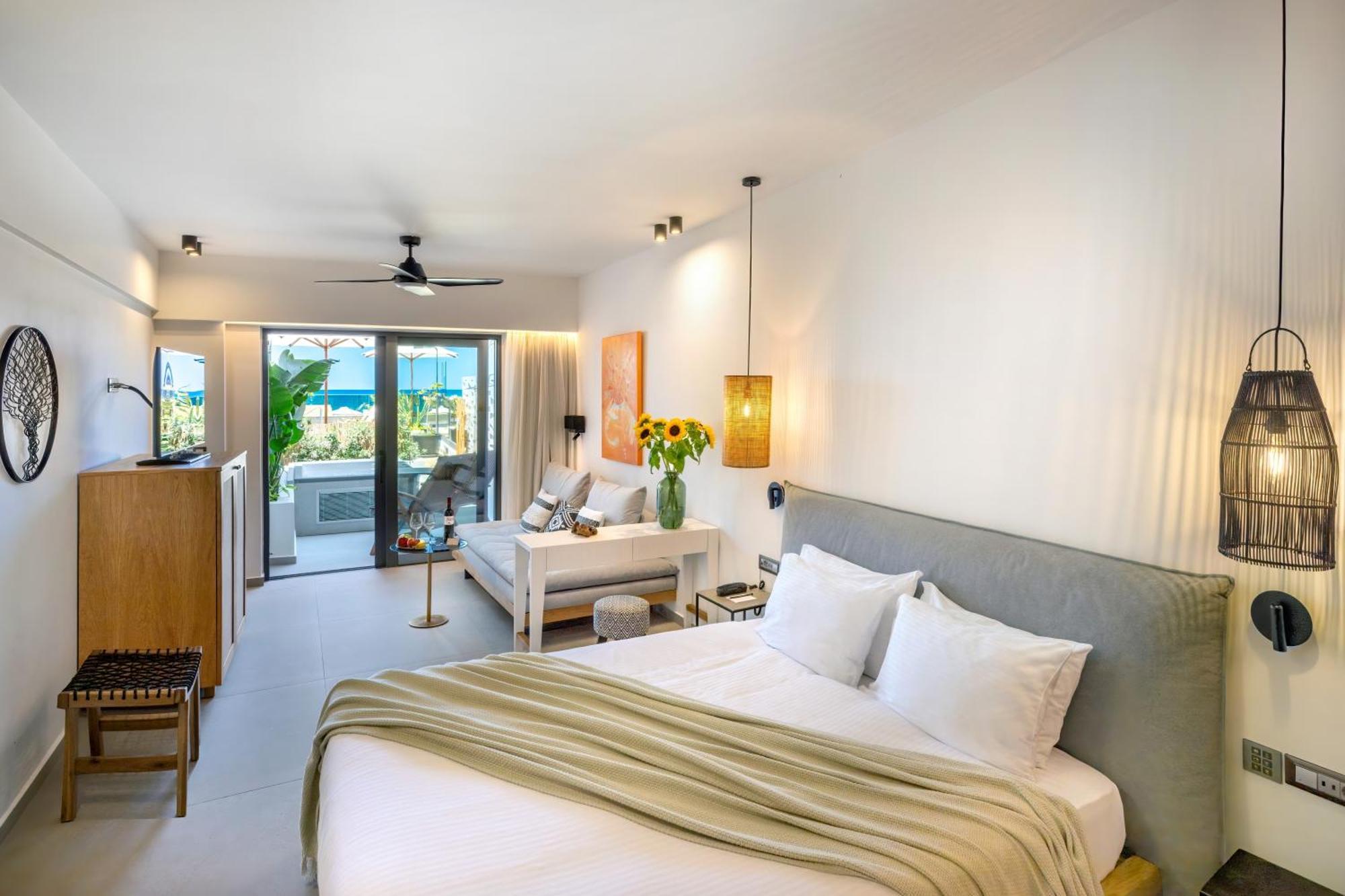 העיירה רתימנו Calla Luxury Seafront Suites מראה חיצוני תמונה